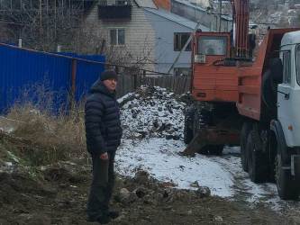 Александр Мораш организовал уборку мусора, мешающего проезду автотранспорта 
